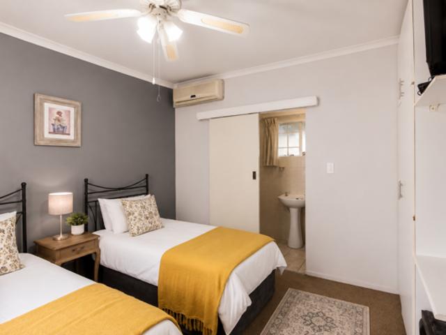 11 Bedroom House in Hilton