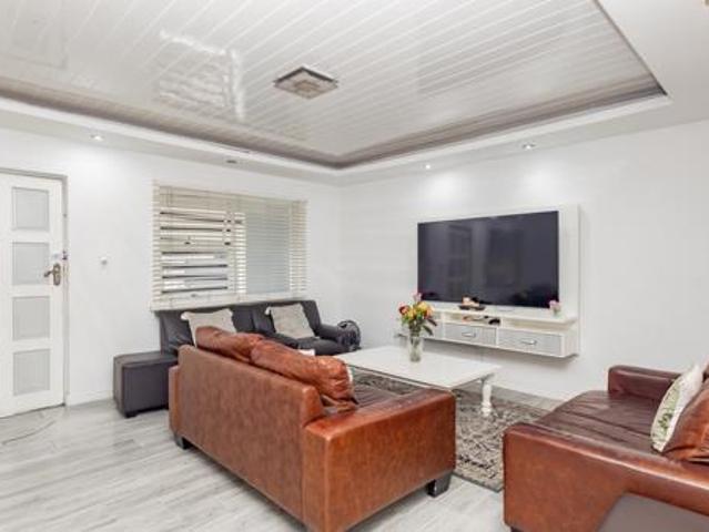 11 Bedroom House in Surrey Estate