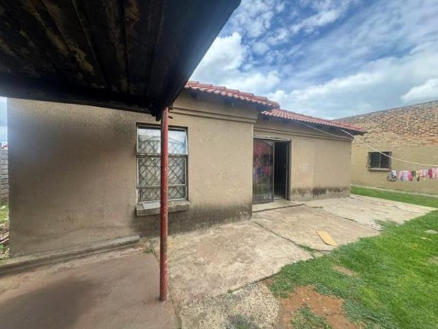 11 Bedroom House in Tasbet Park Ext 2