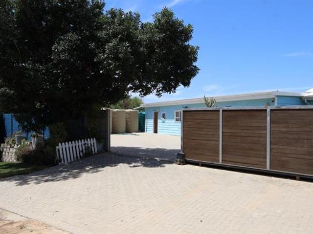 11 Bedroom House in West Beach