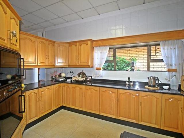 11 Bedroom House in Westdene