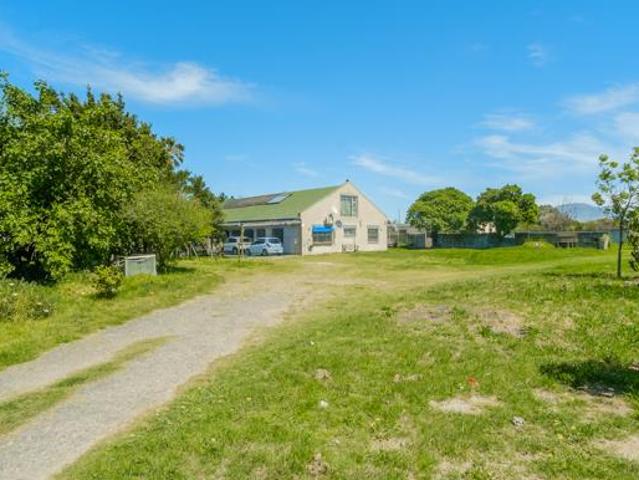 11 Bedroom House in Wetton