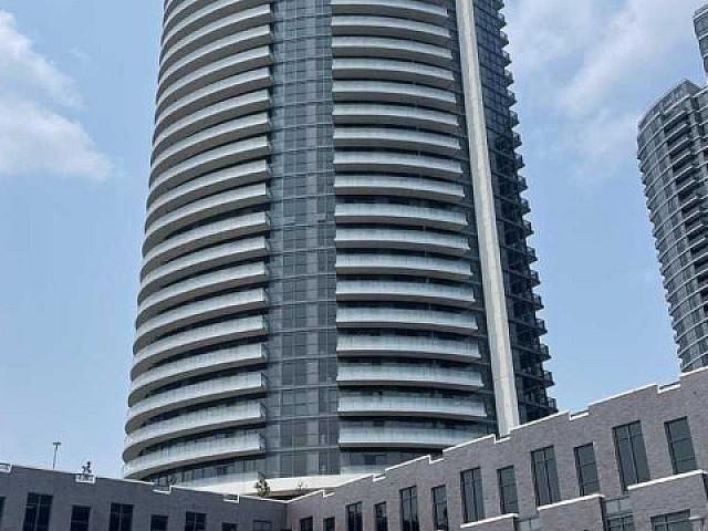 1+1 Bedroom 2 Bths Located At Bloor St W And The East Mall