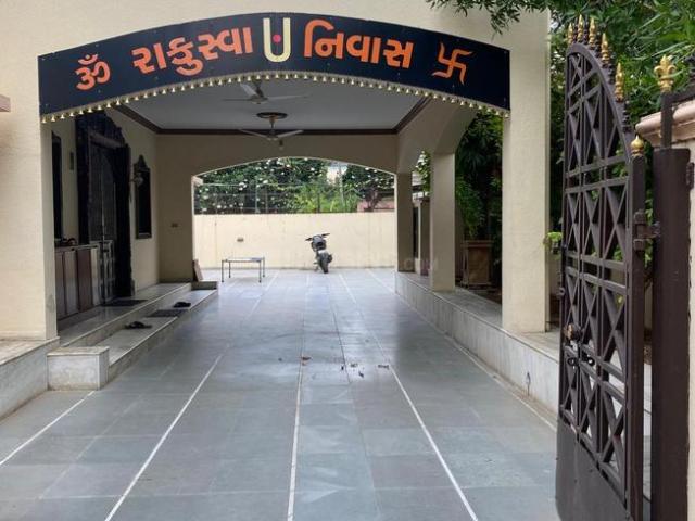 11 BHK Independent House in Bopal for resale Ahmedabad. The reference number is 20796124