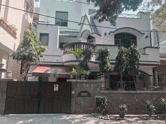 11 BHK Independent House in DLF Phase 2 for rent Gurgaon. The reference number is 20047301
