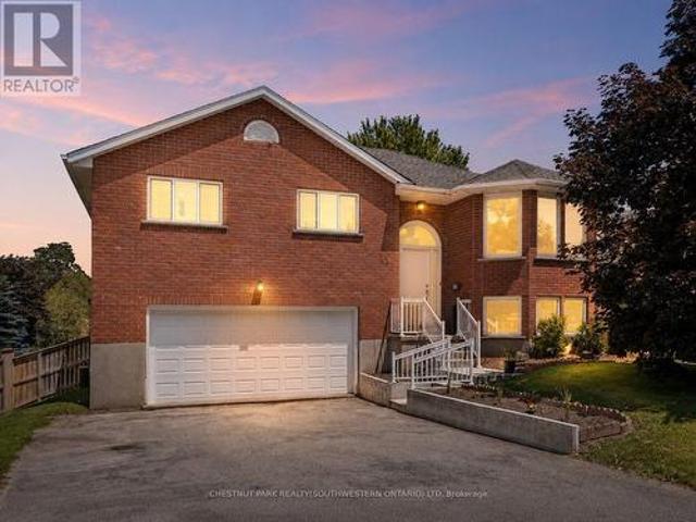 11 Bonniewood Drive, Mapleton, ON, N0G 1P0 house for sale | Listing ID X13536 | Royal LePage