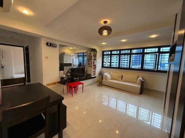 11 Cantonment Close HDB Apartment For Sale, $960,000, 3 Bed 2 Bath 807 sqft $1,190.00 psf