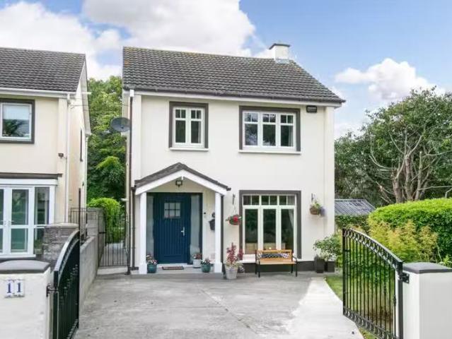 11 Cabinteely Court, Pottery Road, Dun Laoghaire, Co. Dublin.