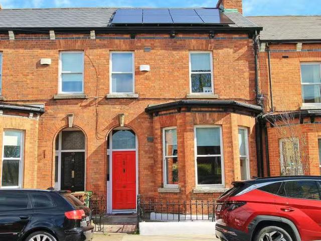 11 Charlemont Road, Clontarf, Dublin 3, D03FT98 is for sale
