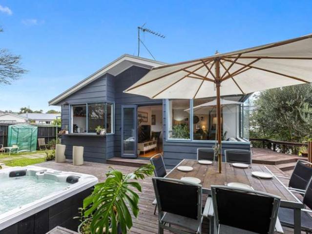 11 Donald Street, Stanmore Bay, Rodney
