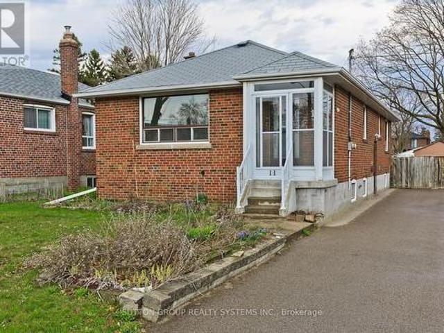 11 Helsby Crescent, Toronto, ON, M8W 4V7 house for sale | Listing ID W12108 | Royal LePage