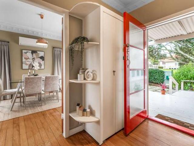 11 Irirangi Road, Greenlane, Auckland City