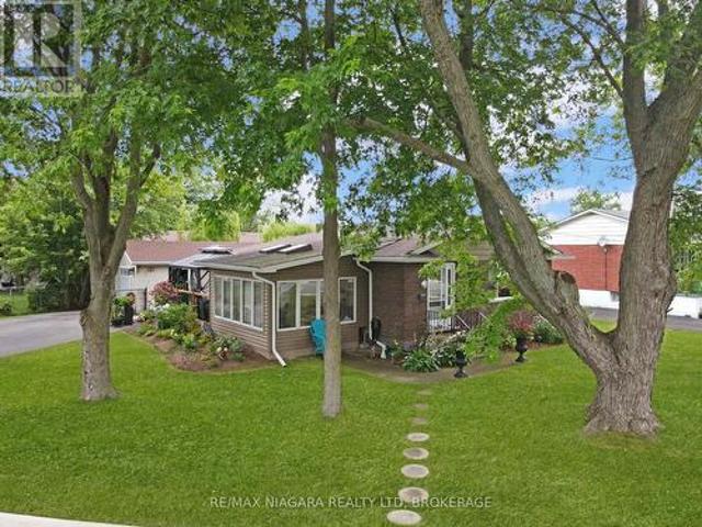 11 King Street, Fort Erie Lakeshore, ON, L2A 3Z3 house for sale | Listing ID X13580 | Royal LePage