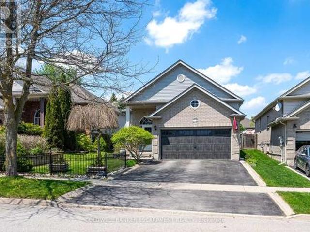 11 Kingsley Road, Halton Hills, ON, L7J 2Z5 house for sale | Listing ID W13146 | Royal LePage