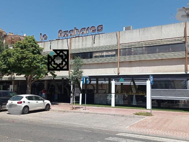 2 locales / oficinas en centro de Negocios Azahares