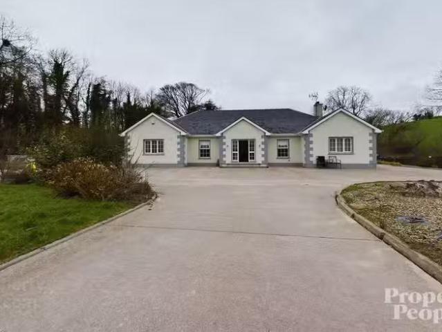 11 Loughrans Road