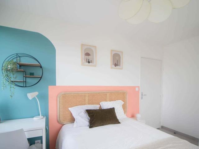 11 m² colourful bedroom in Villeurbanne LYO48