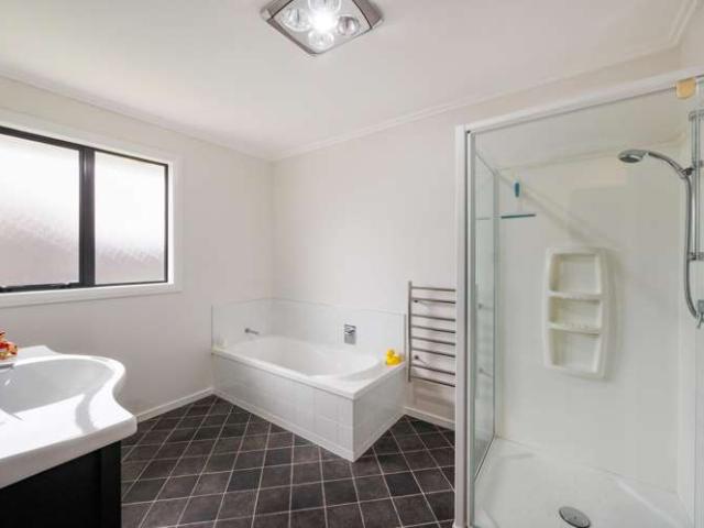 11 Majestic Way, Kelvin Grove, Palmerston North City