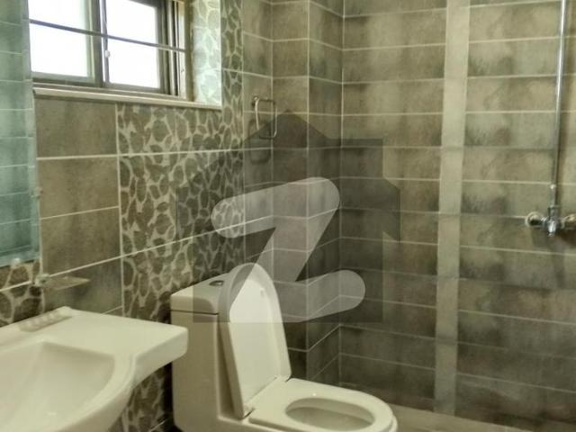 11 marla 3 bedroom apartment available for rent askari 11