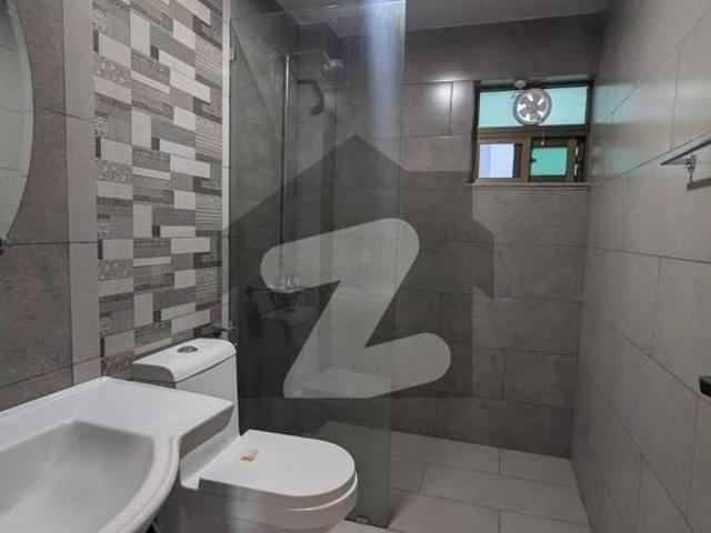 11 marla 3 bedroom new apartment available for rent askari 11 sector d