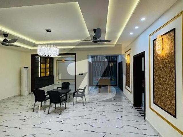 11 marla beautiful house in Lasani Town