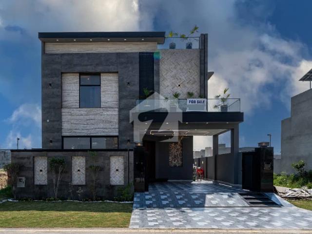 11 Marla Full Basement Bungalow For Sale At Top Location Near Park Commercial Area