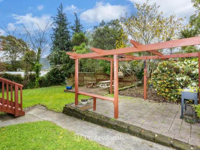 11 Monarch Grove, Maoribank, Upper Hutt City