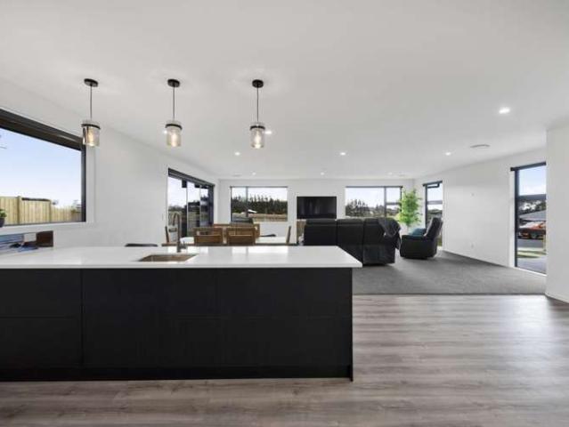 11 Othello Lot 5, Stratford