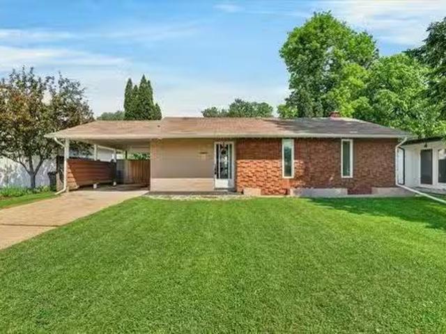 11 Pawnee Bay, Winnipeg, MB, R2J 2C8 house for sale Listing.