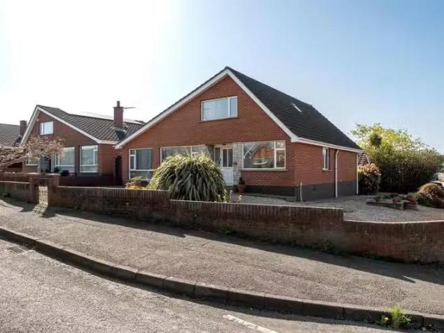 11 Pinehill Road