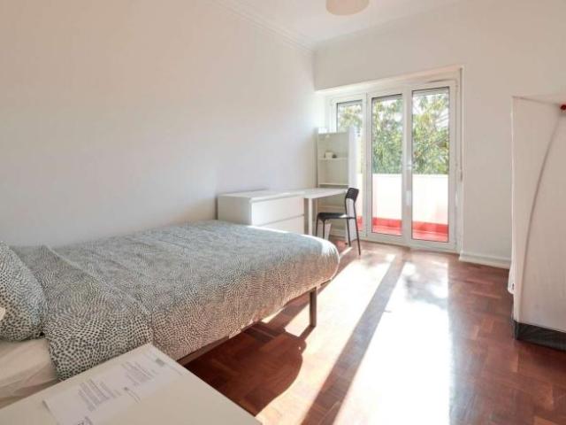 11 quarto, lisbon lisbon 1000 149 100216870
