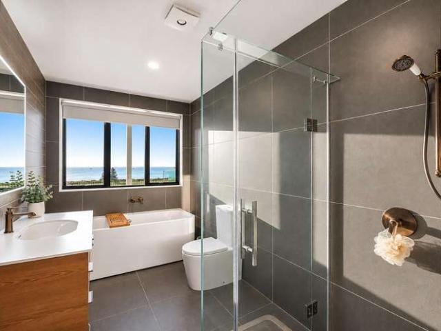 11 Rongoa Road, Okura, North Shore City