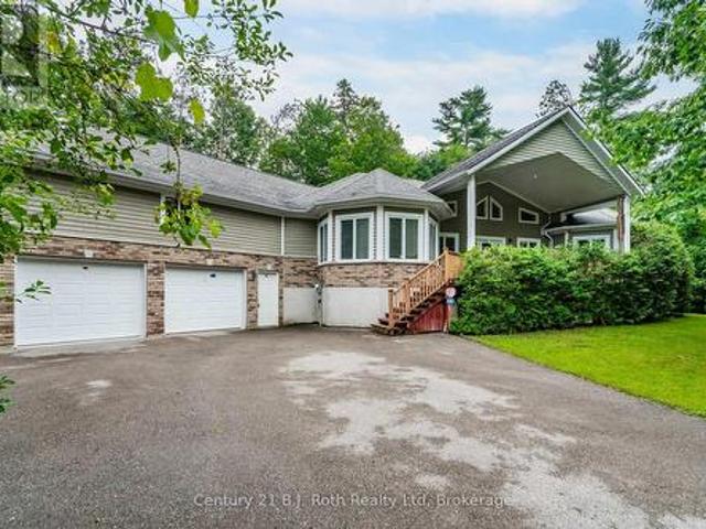 11 Rue Karola Road, Tiny, ON, L0L 2J0 house for sale | Listing ID S13602 | Royal LePage