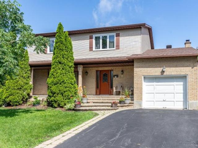 11 Rue Hans Selye, Kirkland, QC, H9J 3W3 house for sale | Listing ID 22000 | Royal LePage