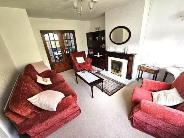 11 Scholarstown Park, Rathfarnham, Dublin 16 is for rent