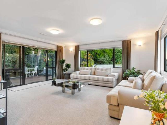 11 Sartors Avenue, Northcross, North Shore City