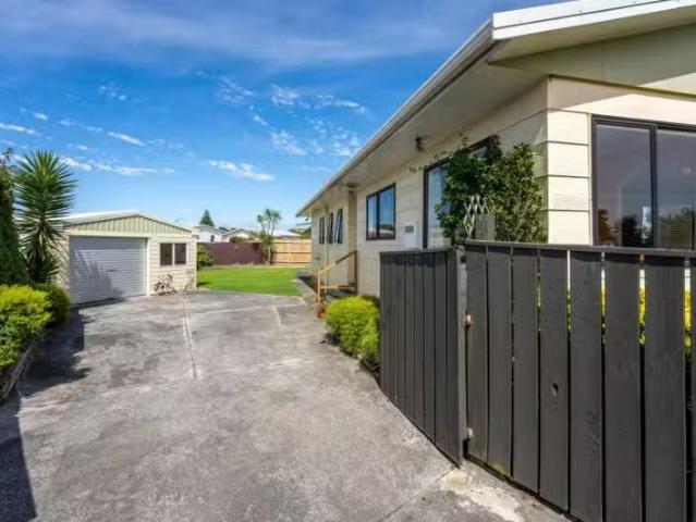11 Simcox Street, Otaki Beach, Kapiti Coast