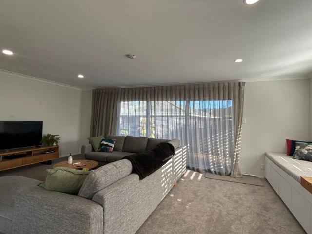 11a Avalon Crescent