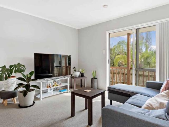 11A Glenbury Place, Massey, Waitakere City, Auckla