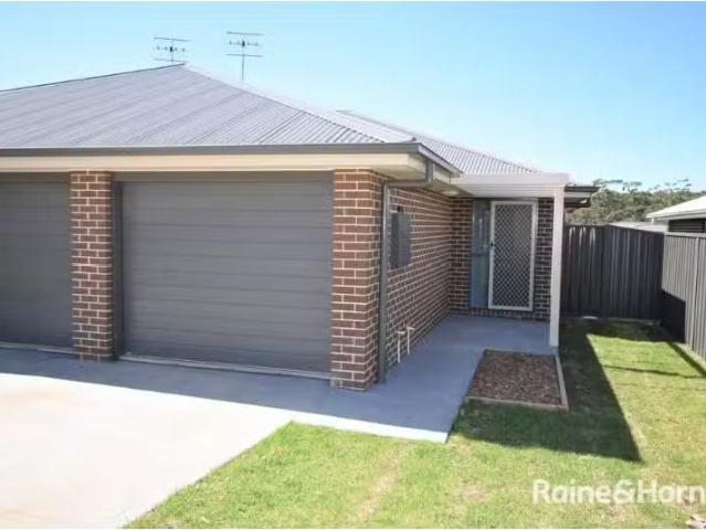 11A Hastings Parade, SUSinteraction INLET Townhouse for rent.