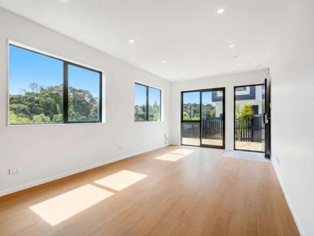 11D Tabitha Cres, Henderson, Waitakere City