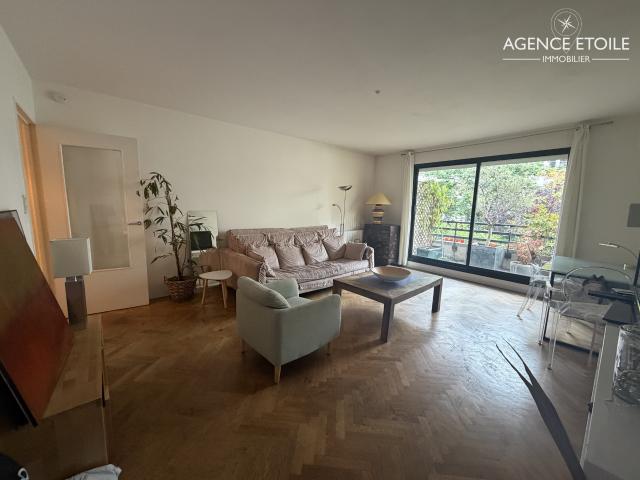 11ème BREGUET SABIN PARMENTIER / RUE BOULLE: 2 PIÈCES MEUBLÉ À LOUER AVEC TERRASSE DE 18M2
