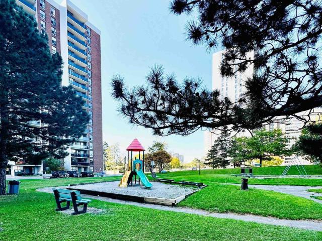 1205 21 Knightsbridge Road, Brampton | For Sale @ $299,999 | Condos. Ca