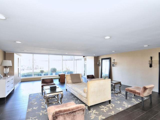 1208 7 Yonge Street, Thornhill | Sold, N12645 | Condos. Ca