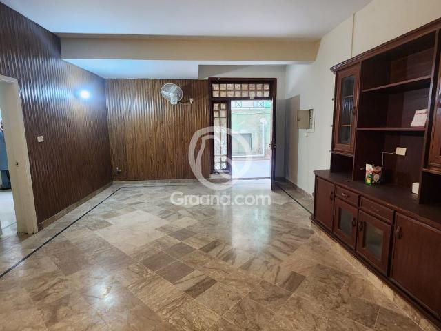 1200 Ft² Flat for Rent