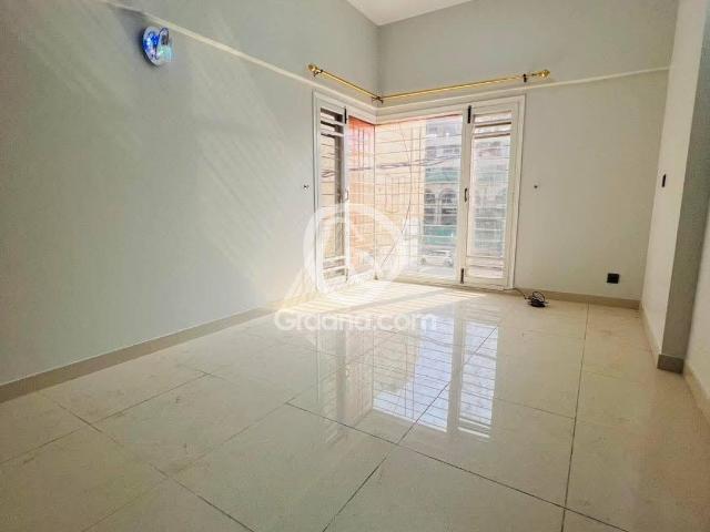 1200 Ft² Flat for Rent