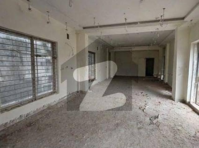 1200 sq good location