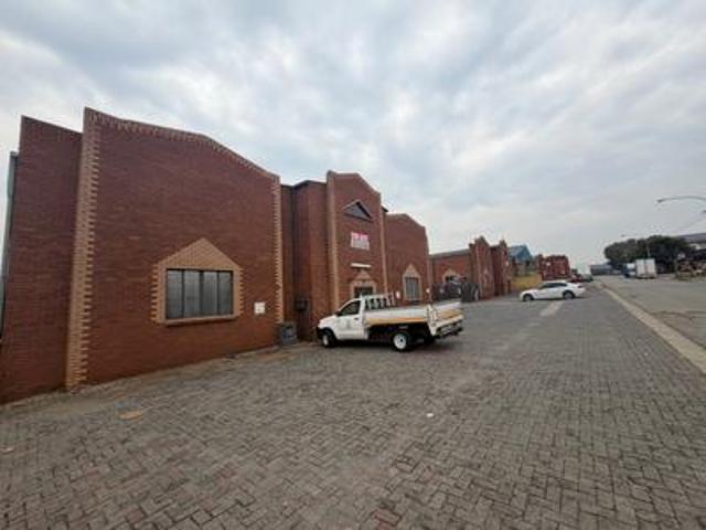 1200 sqm warehouse to let