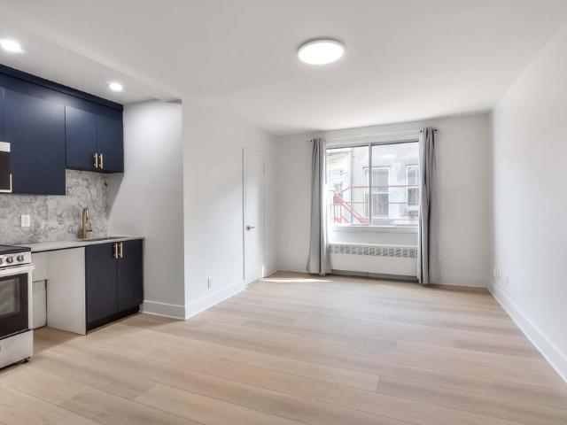 1201 av Hope Studio For Rent