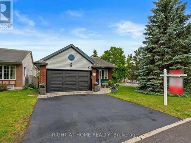 120 Grandpark Circle, Ottawa, ON, K1G 6R5 house for sale | Listing ID X13512 | Royal LePage